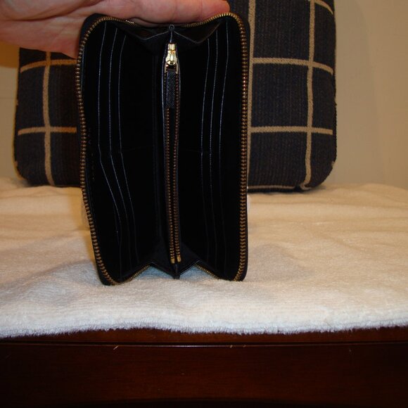 Tory Burch Robinson Floral Perforated Wallet GOOD CONDITION! - Picture 12 of 14